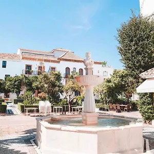 Plaza De Naranjos Marbella