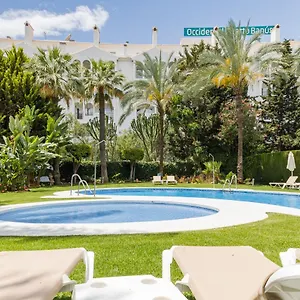 Apartamento Luxury 2 Bedroom In Puerto Banús, Parking&pool, Marbella