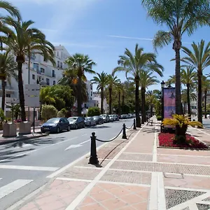 Apartamento Puerto Banus. Urb Jardines Del Puerto. For Up To 6, Marbella
